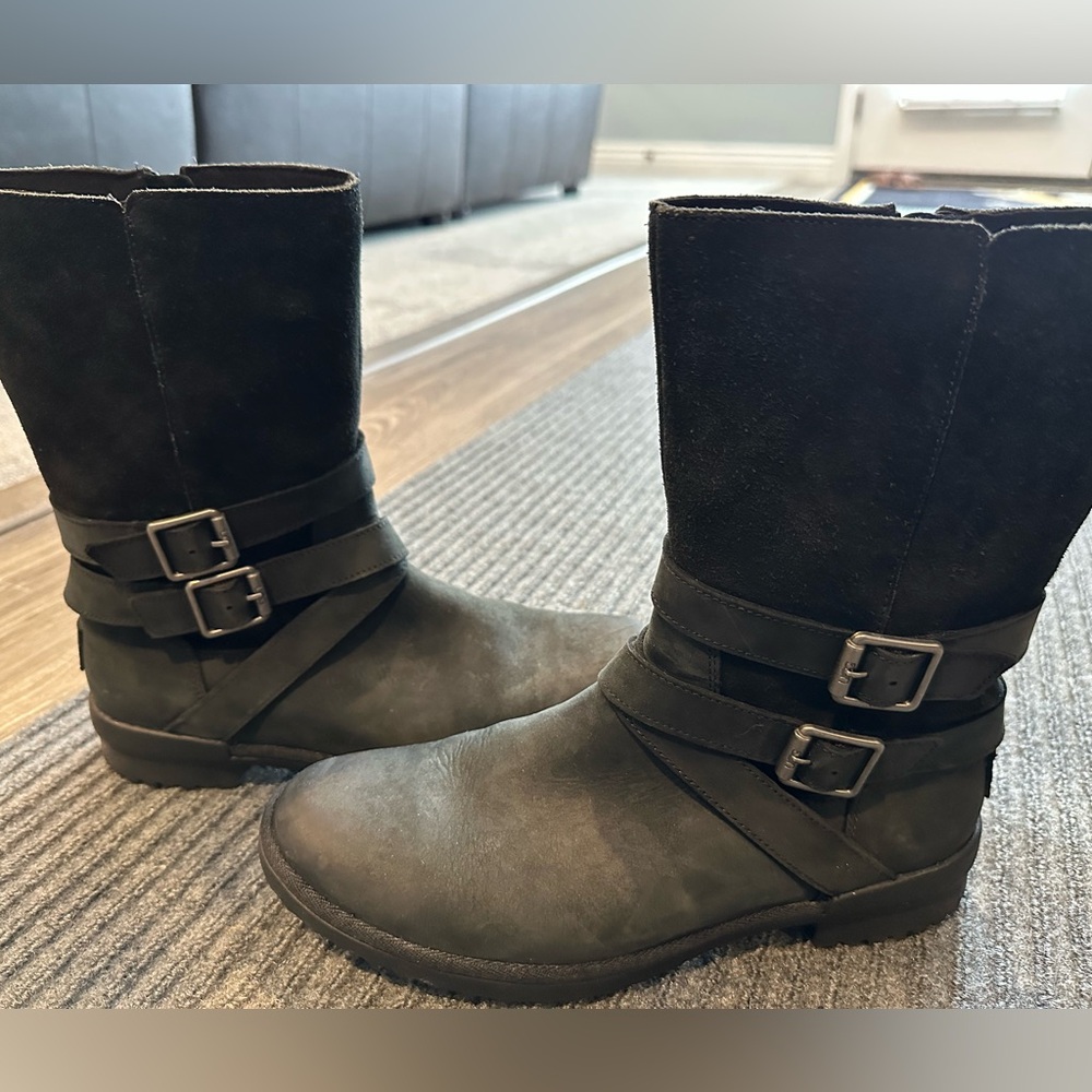UGG Lorna Doone Boots - Picture 2 of 8